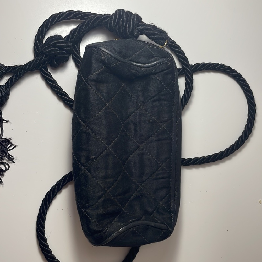 AUTHENTIC VINTAGE CHANEL CROSS BODY POUCH SATIN BLACK TASSLE - Picture 7 of 15